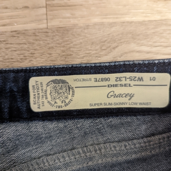 As new, Diesel "Gracey" low rise skinny jeans, size 25x32, paid $165 - Picture 3 of 8